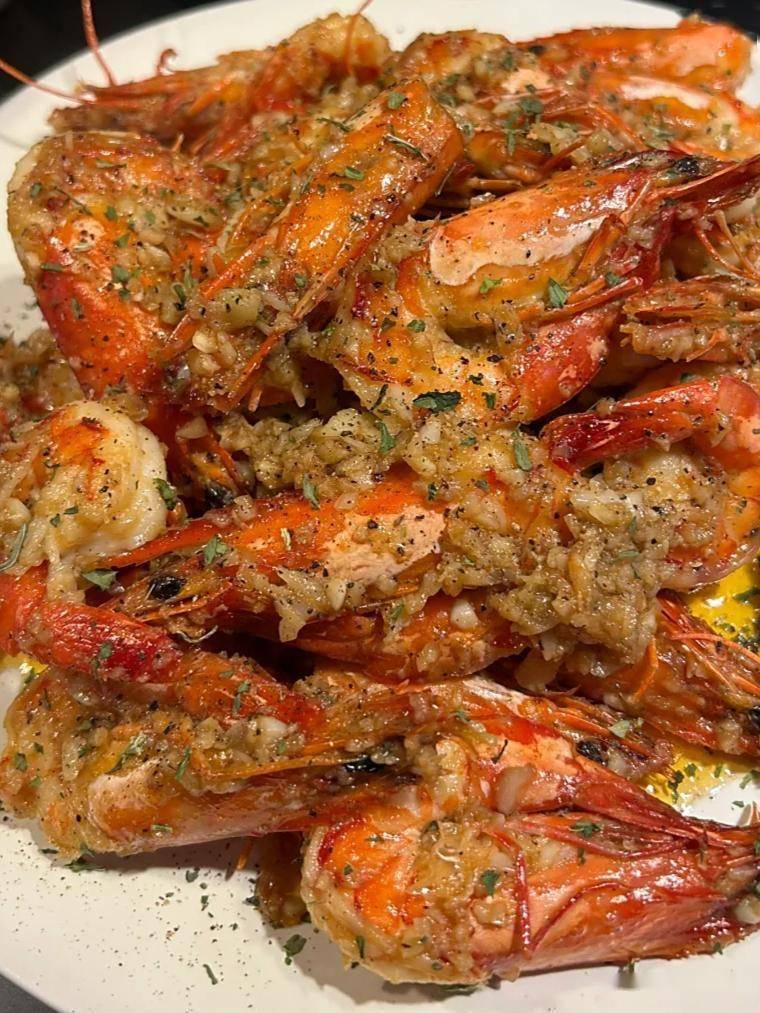 Adilson22072689's tweet photo. Homemade garlic butter shrimp + toast  15 mins of cook time, tastes way better than takeout—weeknight win secured! ， https://t.co/aBmJzP6uQ1