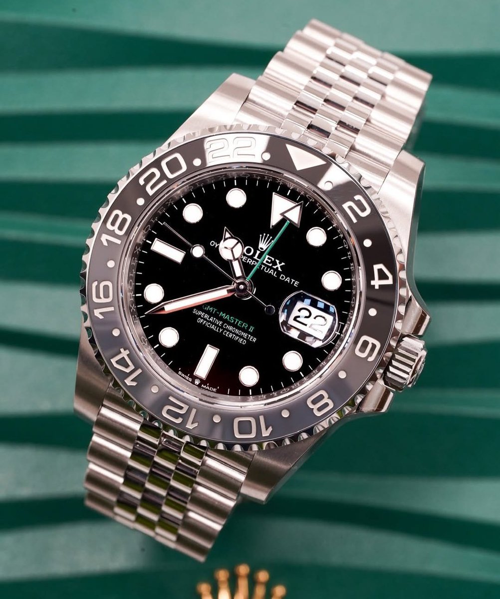 ROLESU_721's tweet photo. GMT-MASTER II https://t.co/WlCFYf9xpQ
