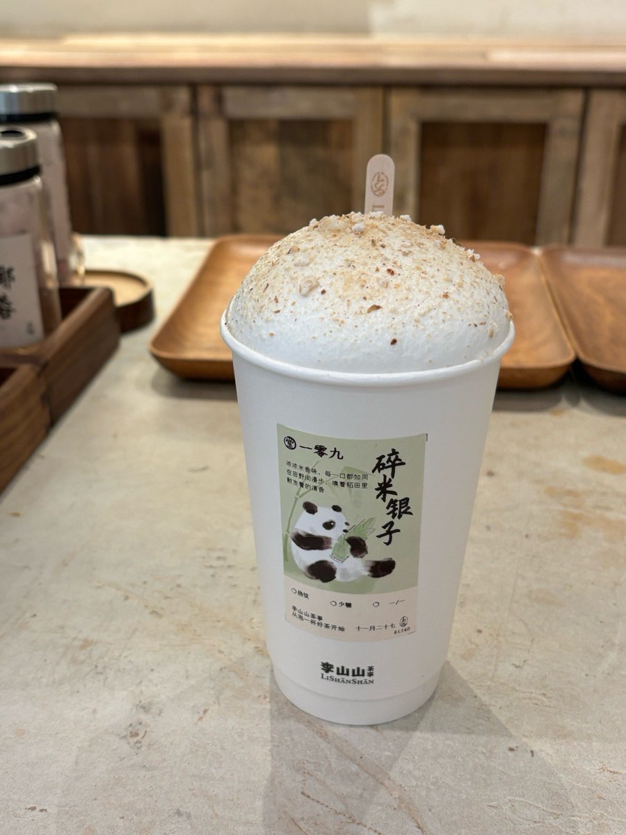 oxQJfFjq53vc4eb's tweet photo. Just tried the new coffee shop’s cloud-like honey latte—foam so light it feels like floating in a warm, sweet cloud  A perfect pick-me-up for slow afternoons!， https://t.co/VCWyTUT0oR