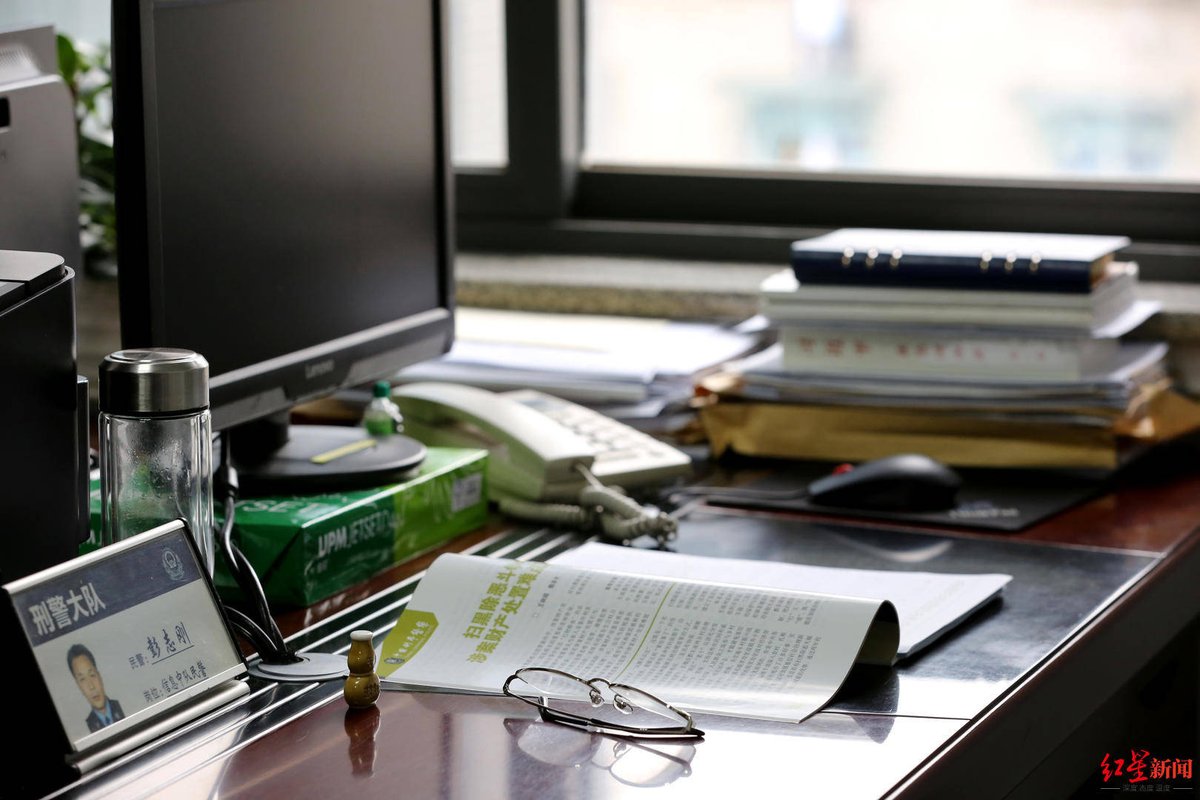 tanaya_foreman's tweet photo. Spent 10 mins finding my work laptop—turns out I’d stuffed it in my class folder for a group project. My intern colleague just looked at me, shook their head, and said “Welcome to adulting” https://t.co/0kSjPqJ7dG