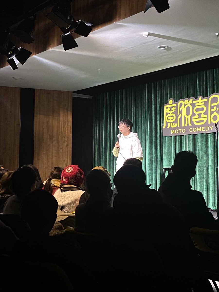 BbBb09142992's tweet photo. Just got roasted so hard at my stand-up set tonight, I left the stage asking if the mic was secretly a detective—‘cause it definitely found my weak points. https://t.co/mNRAdQUir2