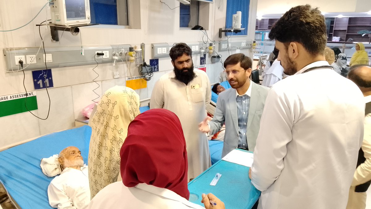 DcNarowal's tweet photo. ڈپٹی کمشنر نارووال محمد طیب خان کا ڈی۔ایچ۔کیو ہسپتال نارووال کا دورہ۔ایمرجنسی سمیت مختلف وارڈز کا معائنہ۔مریضوں کی عیادت کی اور ہسپتال کے جملہ امور کا جائزہ لیا گیا۔
@MaryamNSharif @govtofpunjabpk https://t.co/FSBmXk48UO