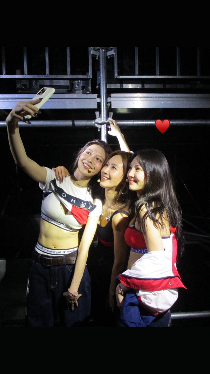 SNSD_0805's tweet photo. [INSTAGRAM STORY] sooyoungchoi:

@/yulyulk
@/hyoyeon_x_x
❤️ https://t.co/QrMraTRX83