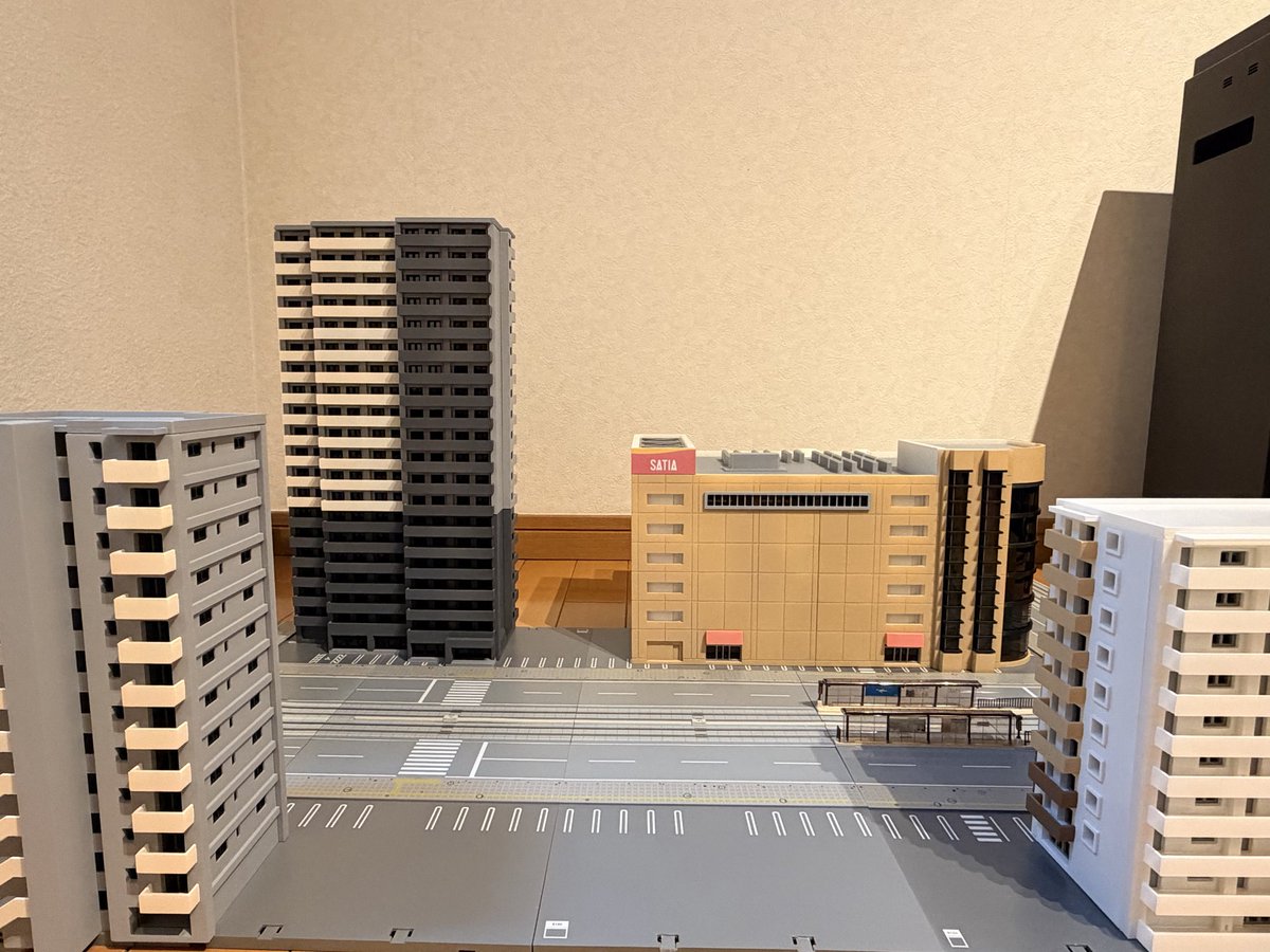 FUYA_SHOU1020's tweet photo. 20階建マンションとショッピングモール

#3Dプリンター 
#Nゲージ https://t.co/ALThOQhPqn