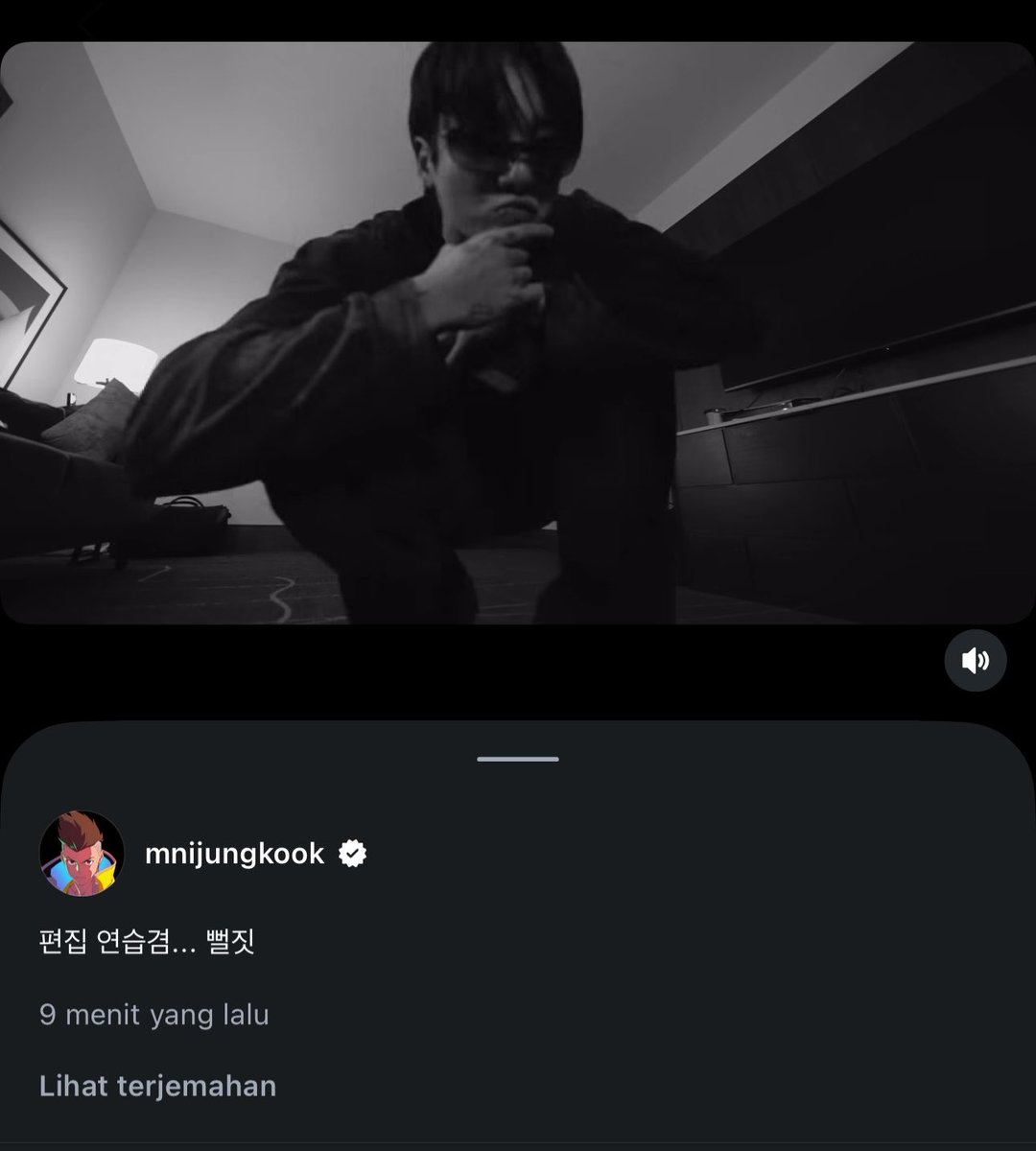 JUNG9795_'s tweet photo. jungkook up video baru ternyata, lagi laporan abis belajar editing 😆 

🐰: “cuman iseng… sekalian latihan ngedit” 

skill edit dia udh gacor bgt si dede 😭 dia kalo udah menekuni sesuatu bener2 gak tanggung2 😭🔥 https://t.co/LAiTsdEXs3