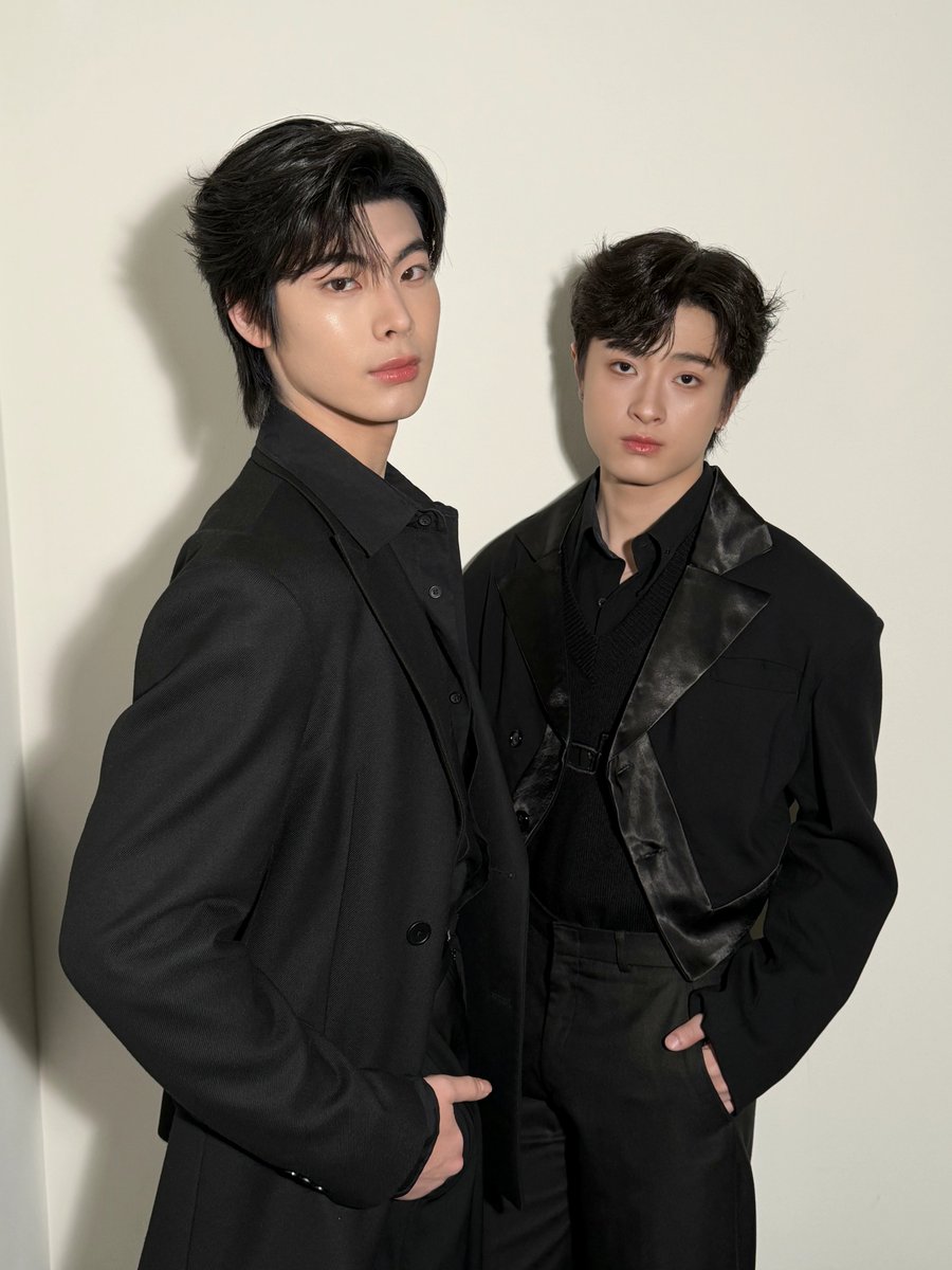 theewaveby's tweet photo. VISUAL COUPLE FR

THEEWAVE WITH KATE
#KATExTheeWave https://t.co/18Xl0f9JMM