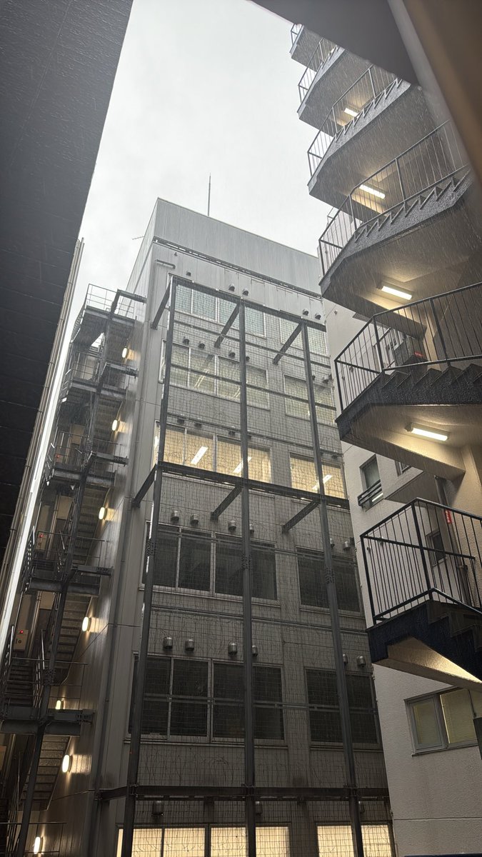 ApiaKinseiin's tweet photo. 新宿高田馬場は大雨
お仕事終わりなのに
外に出れません。 https://t.co/ZAskq5Uucr