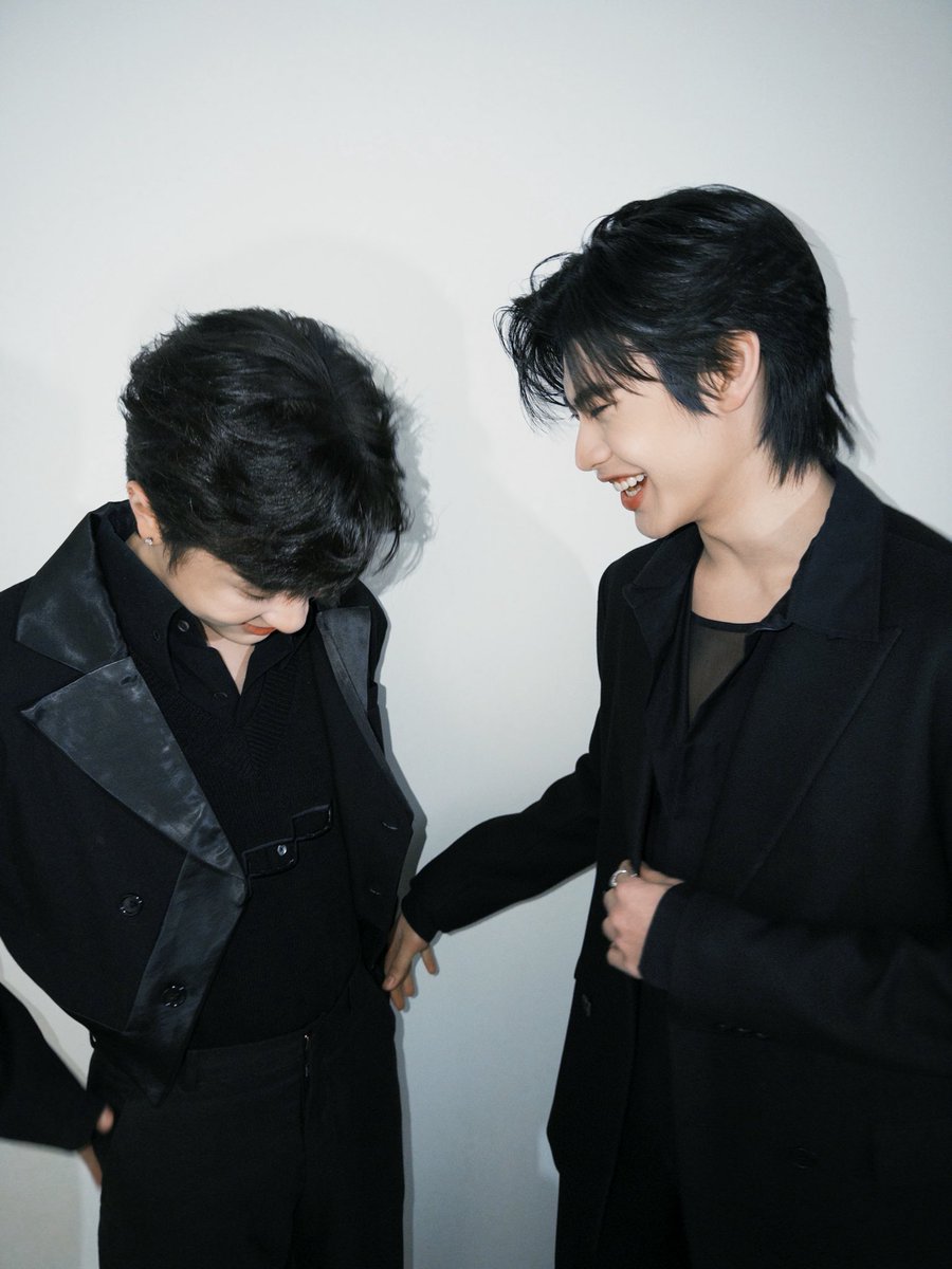 mewmoryy's tweet photo. เล่นพุงกันนี่เป็นบี๋กันหรอ😣

#KATExTheeWave #theeWave  
#tthi_eks #waavetnp https://t.co/h8OCjGRT5P