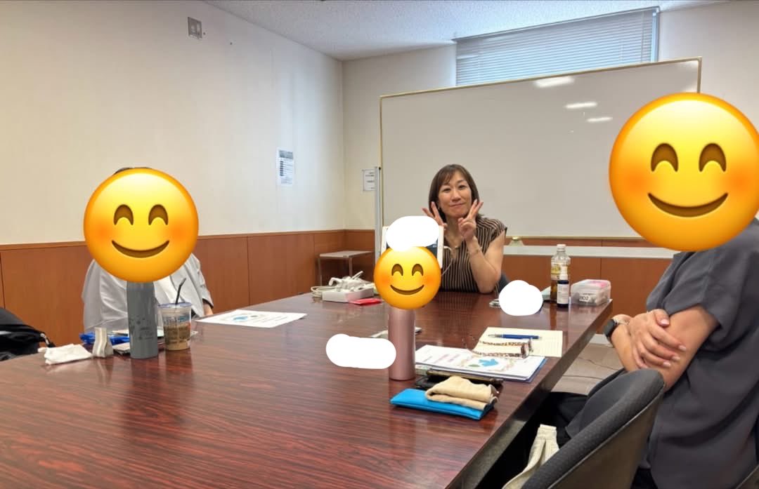 likeme1022's tweet photo. 昨日は
#依存症家族のための幸せ引き寄せ講座
大阪42期の初級編 2回目でした！
今回は #男性性と女性性について
これを知ると人生は180度変わる🥰
メンバー達は
「えぇ〜！うそ〜！あぁ〜わかる…」
と心の声が漏れる🤣
ここからガラガラと自分の常識を
崩していく作業‼️
これが一番大変なんだけどね🥹 https://t.co/tRuYUgtTot