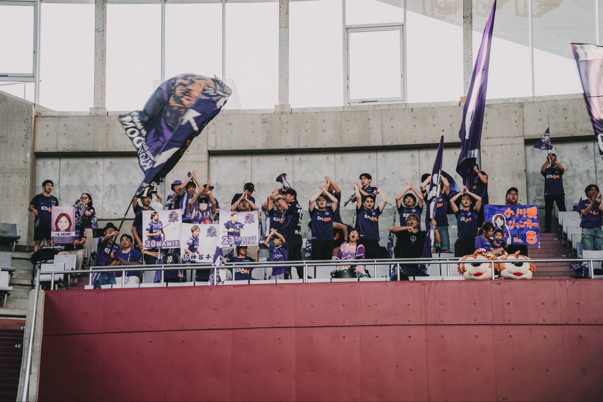 sanfrecceREGINA's tweet photo. 𝐎𝐍𝐄 𝐕𝐈𝐎𝐋𝐄𝐓💜🤍
開幕戦、神戸までたくさんのご来場ありがとうございます！
勝利を目指し、最後まで共に闘いましょう！

#ONEVIOLET
#サンフレッチェ広島レジーナ https://t.co/RIlTzKC0JT