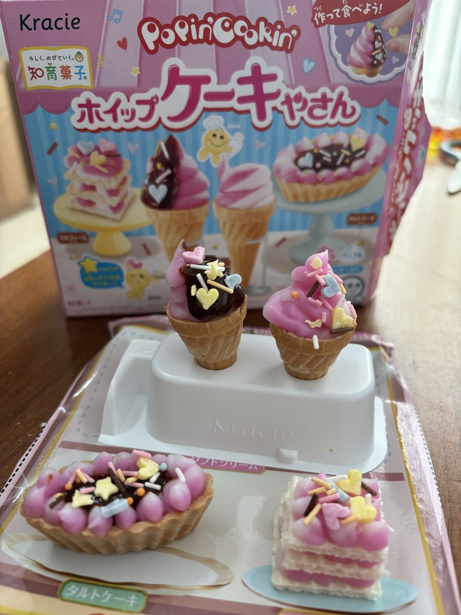 kondokosokatu's tweet photo. 【速報】濱田永遠さん2部公演の待ち時間に知育菓子で遊んだ事をKO1LYに報告 https://t.co/e9nIsSaADa