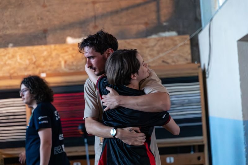 EVYcsgo's tweet photo. Ça y est...

Il y a de + en + de parents de jeunes joueurs qui emmènent leurs enfants dans @lerepereCS2. Grande fierté de pouvoir offrir une structure pédagogique et humaine à une nouvelle génération, au lieu qu'ils soient jetés dans cette jungle qu'est CS. 🥳 https://t.co/xVHETaTts4