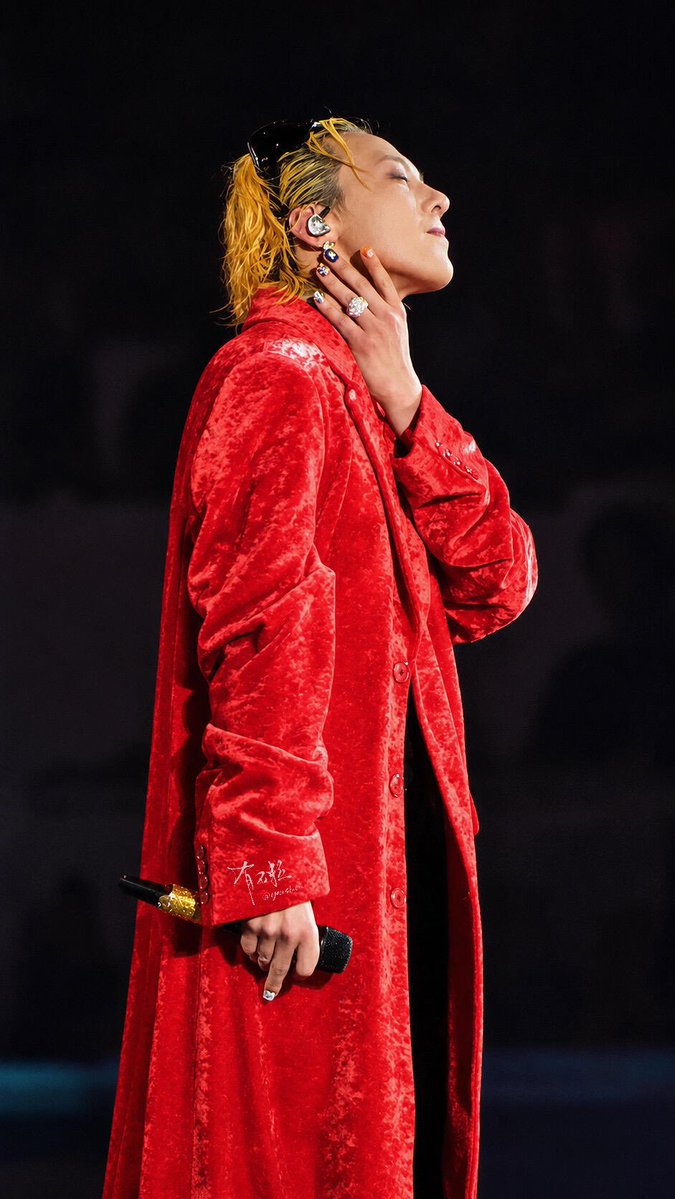 gdragon_pp's tweet photo. 지드래곤의 컬러는 레드💥 https://t.co/aLnFtG6K2w
