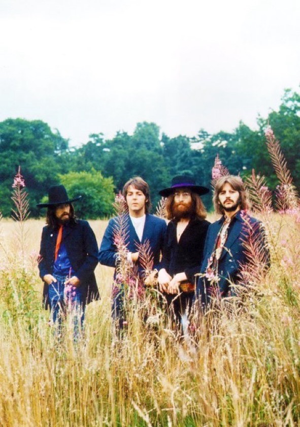 FXMC1957's tweet photo. 22 August 1969. The Beatles completed their last photo shoot together in the grounds of John Lennon’s mansion in Tittenhurst Park, Ascot. Ethan Russell, Monte Freso and Mal Evans were the photographers. The group were never photographed together again after this day. https://t.co/t7ULD6lbWm