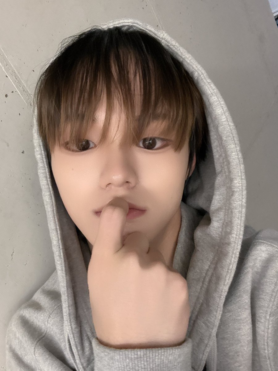 nchiveofficial's tweet photo. [#주영]

비가 온다아앙...☔️

🇰🇷🇫🇷🇧🇪🇬🇧🇩🇪🇹🇳🇦🇿🇧🇷🇰🇭🇹🇼🇯🇵🇲🇽
#NCV  #NCHIVE  #엔카이브 
#JUYOUNG https://t.co/xGMPmyWoKs