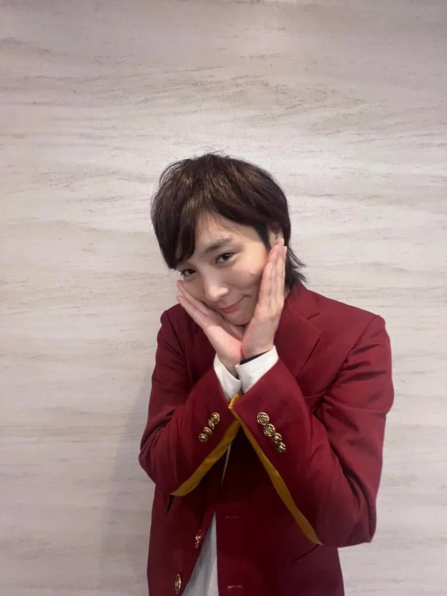15_kano828's tweet photo. すがちゃん！！！！きゃのんです！
誕生日おめでとうございます！！🎂🔥
35歳も、最高No.1でいてください！！🔥
初めて会ったくらいの時の写真を添えて。
足長！！！ https://t.co/faY3dERjSB