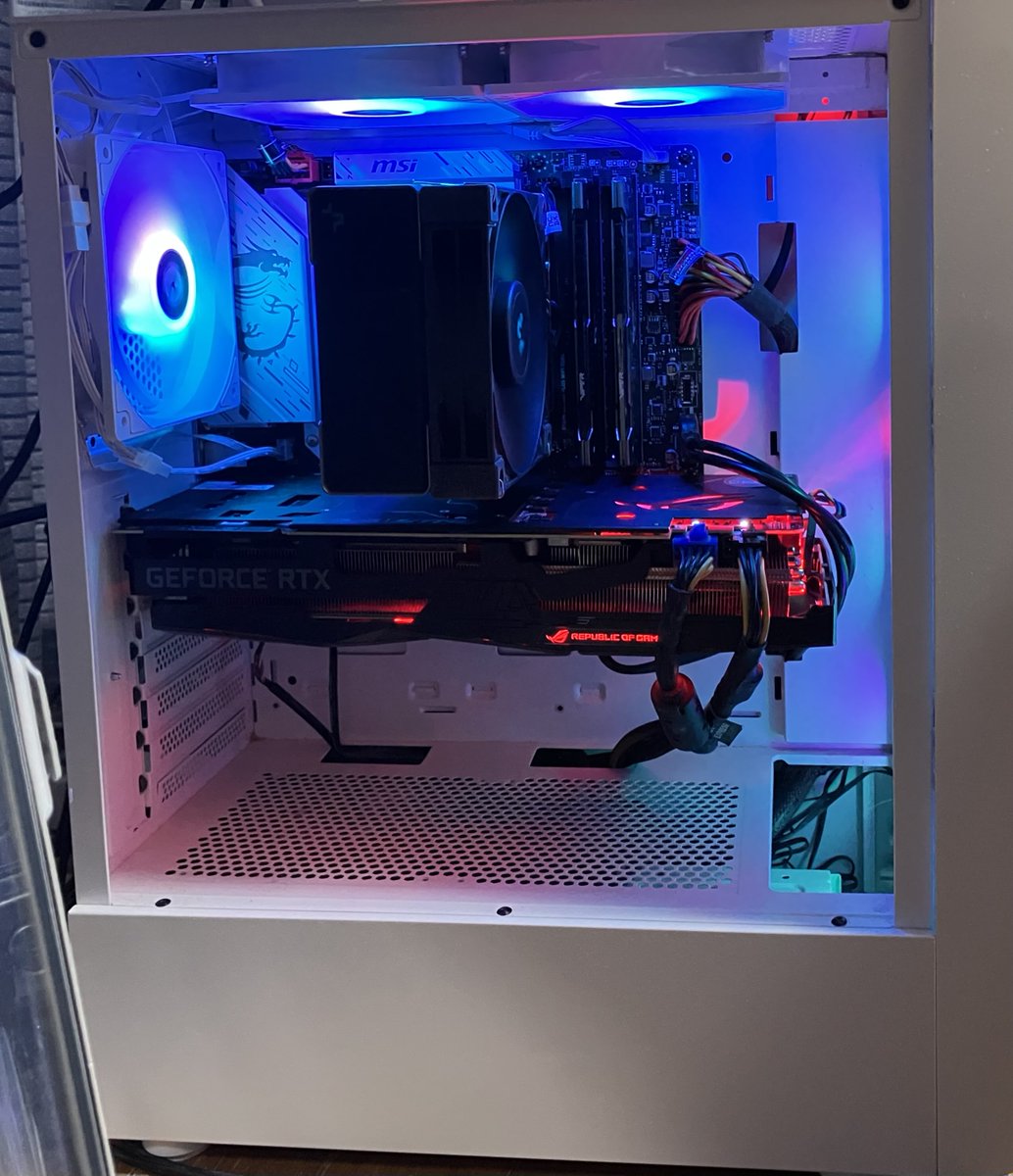 mildturkey8's tweet photo. PC復活！
マザーボードのみ交換ですんなり起動。Windowsの再アクティベート、ドライバー再インストール等もなくて助かった😌
MSI MAG B660M MOTAR DDR4
➡️MSI B760M GAMING PLUS WIFI DDR4 https://t.co/F2XK5aUlyG