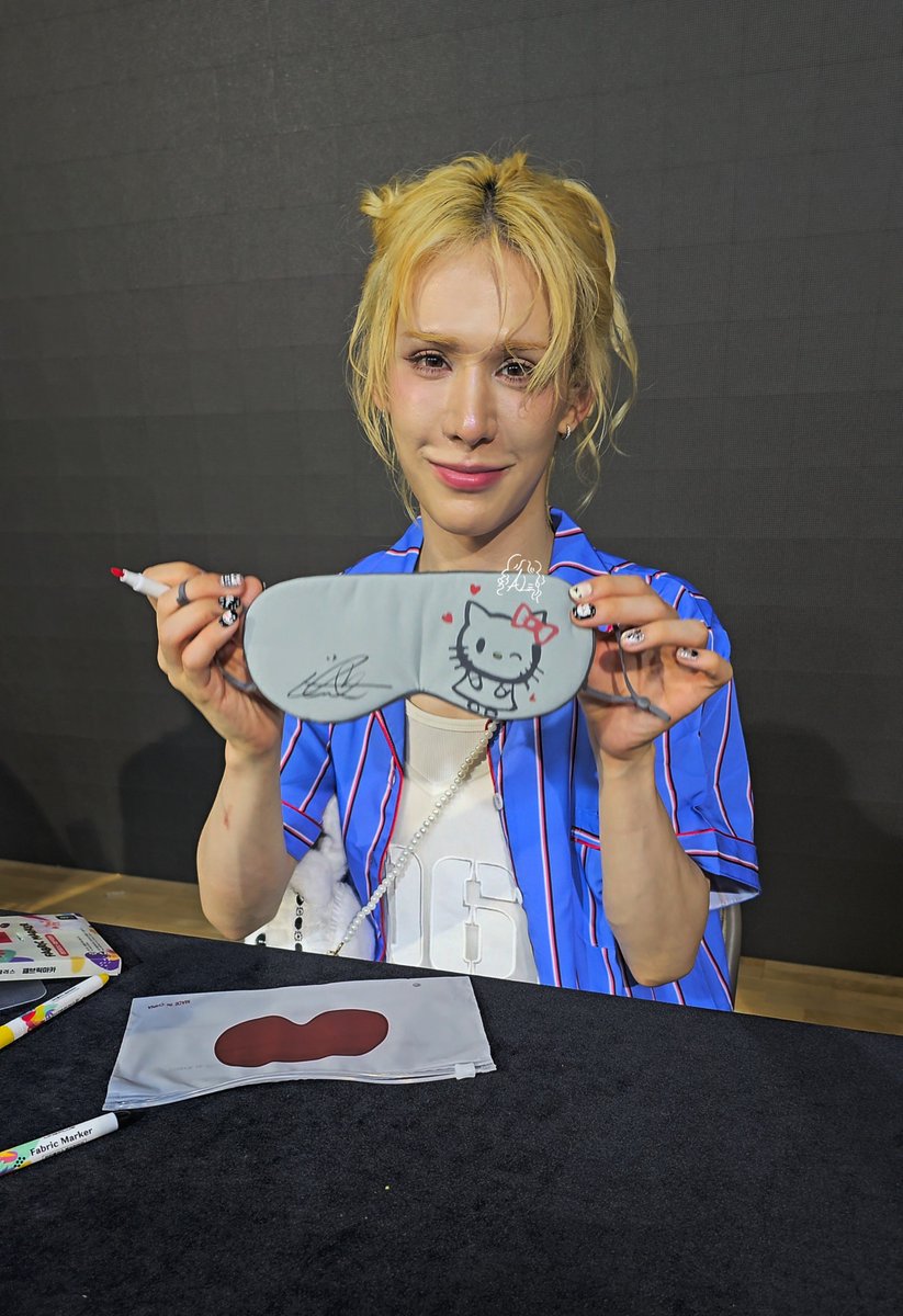 sailorxlov's tweet photo. she told me I'm hello kitty so from now on I AM hello kitty https://t.co/EGaVxLEAw5