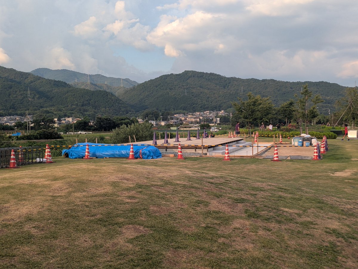 JJKato_running's tweet photo. かめきたリバーサイドパークに舞台？建設中。
なになに　なにカニ🦀？ https://t.co/QKHu9fZKTw
