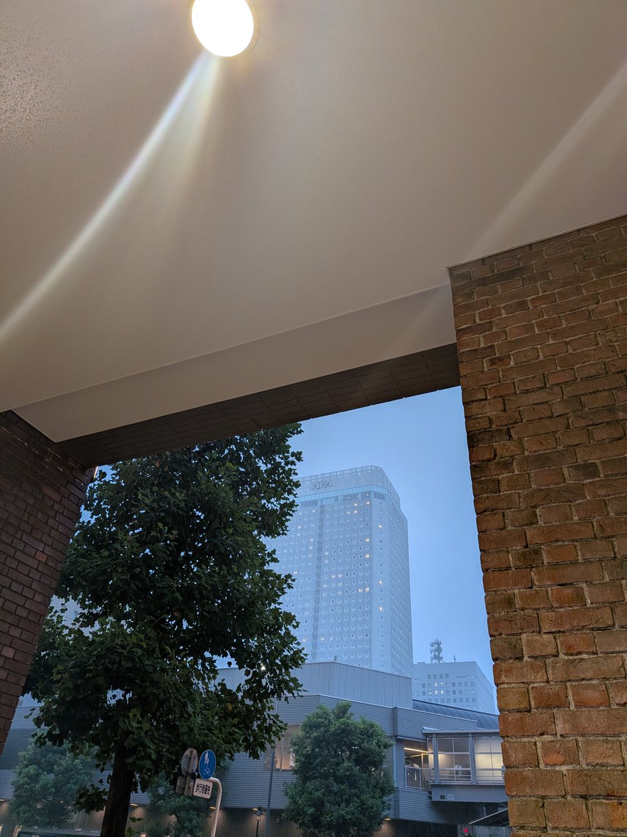 AliceYuika's tweet photo. ゲーム名　CLOUDY　BUILDING

建物から濡れずに脱出できればクリア

#死亡遊戯
#死亡遊戯で飯を食う https://t.co/IYedqeU8hZ