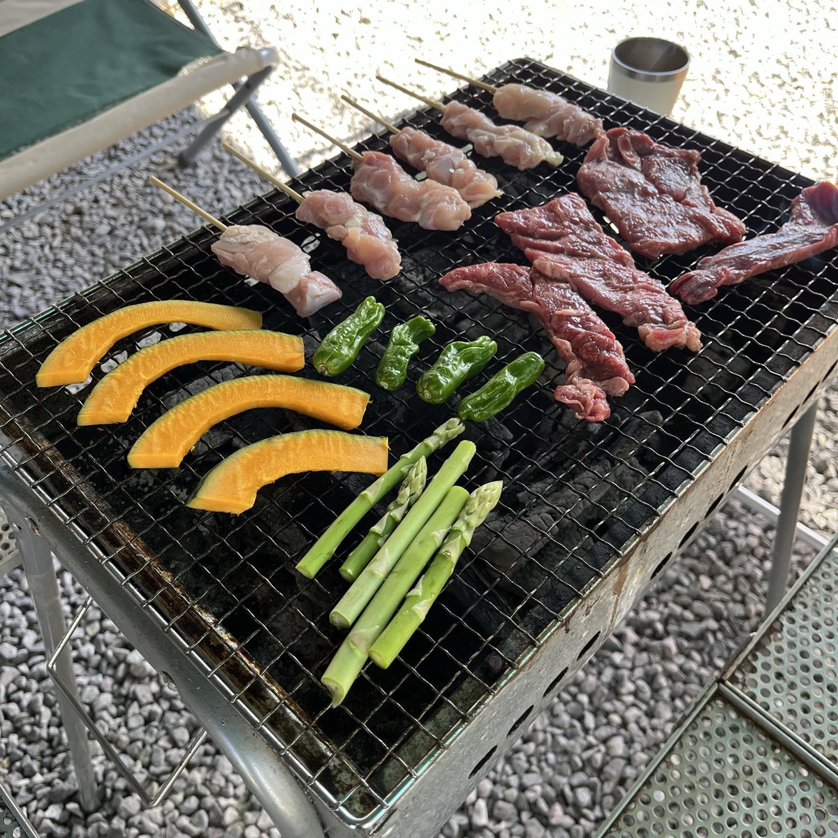 kagetsudou's tweet photo. 昨日自宅前でバーベキュー
コストコで買ってきた肉がメイン https://t.co/3pS7nn4Cu8
