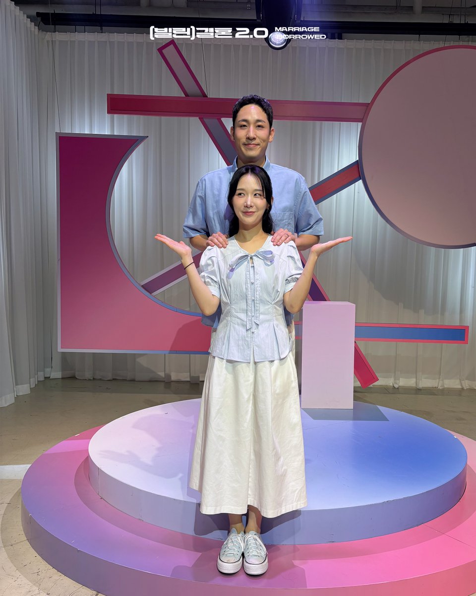 borrowed_marry's tweet photo. 2026 YEONHEEART×극공작소 마방진 공동기획
⠀
🎭 연극 [(빌린) 결혼] 2.0

💙 진구 동현의 첫 공연을 마쳤습니다!

오늘은 또 다른 동현이와 함께
가성원 연희지부의 두 번째 문을 열었습니다. 🎬

김동현 役 임진구
이선주 役 김하리

두 배우의 첫 공연을 함께해주신 관객 여러분께
진심으로 감사드립니다.
앞으로 이어질 두 사람의 이야��도
많은 관심과 응원 부탁드립니다. 💙

8월 30일까지,
연희예술극장에서 만나요!
📅 2026.08.21(FRI) – 08.30(SUN)
📍 연희예술극장

주최/주관 | 연희예술극장, (주)이방인
후원 | 한국문화예술위원회, 길자공간, 만유인력커피
제작 | 극공작소 마방진
⠀
본 공연은 문화예술진흥기금으로 추진되는 한국문화예술위원회 공연예술창작주체지원사업에 선정된 공연입니다.
⠀
#빌린결혼 #빌린결혼2_0 #MarriageBorrowed #연극 #공연 #연희예술극장 #극공작소마방진 #한국문화예술위원회 #임진구 #김하리 #첫공 #공연사진
