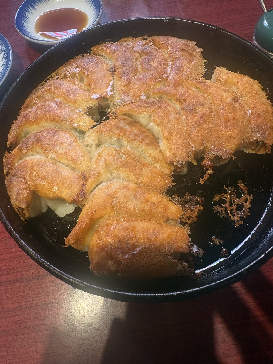 iteushi's tweet photo. 小倉ちゃんと観光してないから城と鉄鍋餃子 https://t.co/EBlXYDLYmR