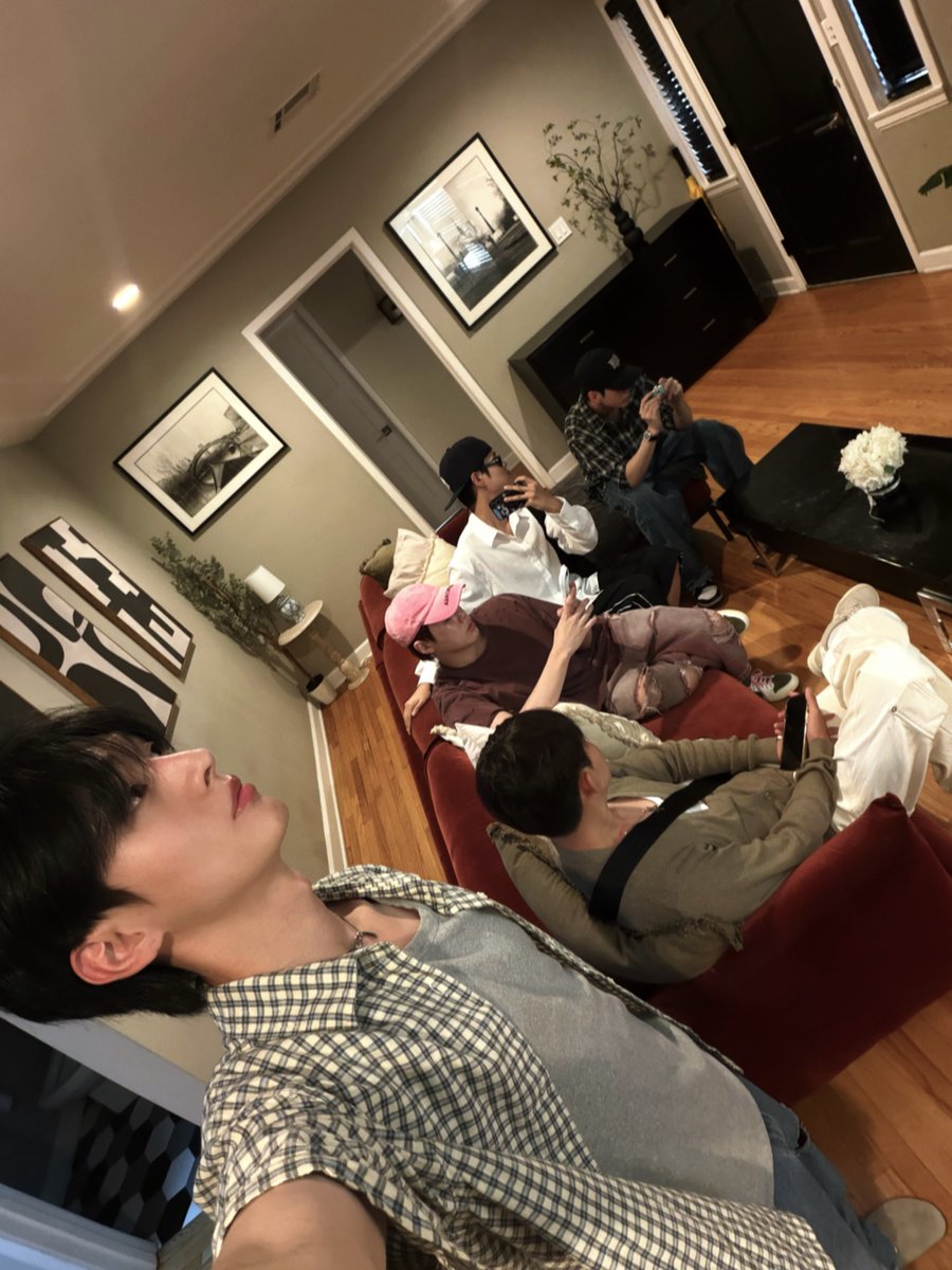 WANNABOND's tweet photo. 260822 Jisung Instapost with members 🙌🏼 #윤지성 #옹성우 #김재환 #하성운 #이대휘 

#WANNABOND #WannaOne #워너원 https://t.co/196gwyDW5V