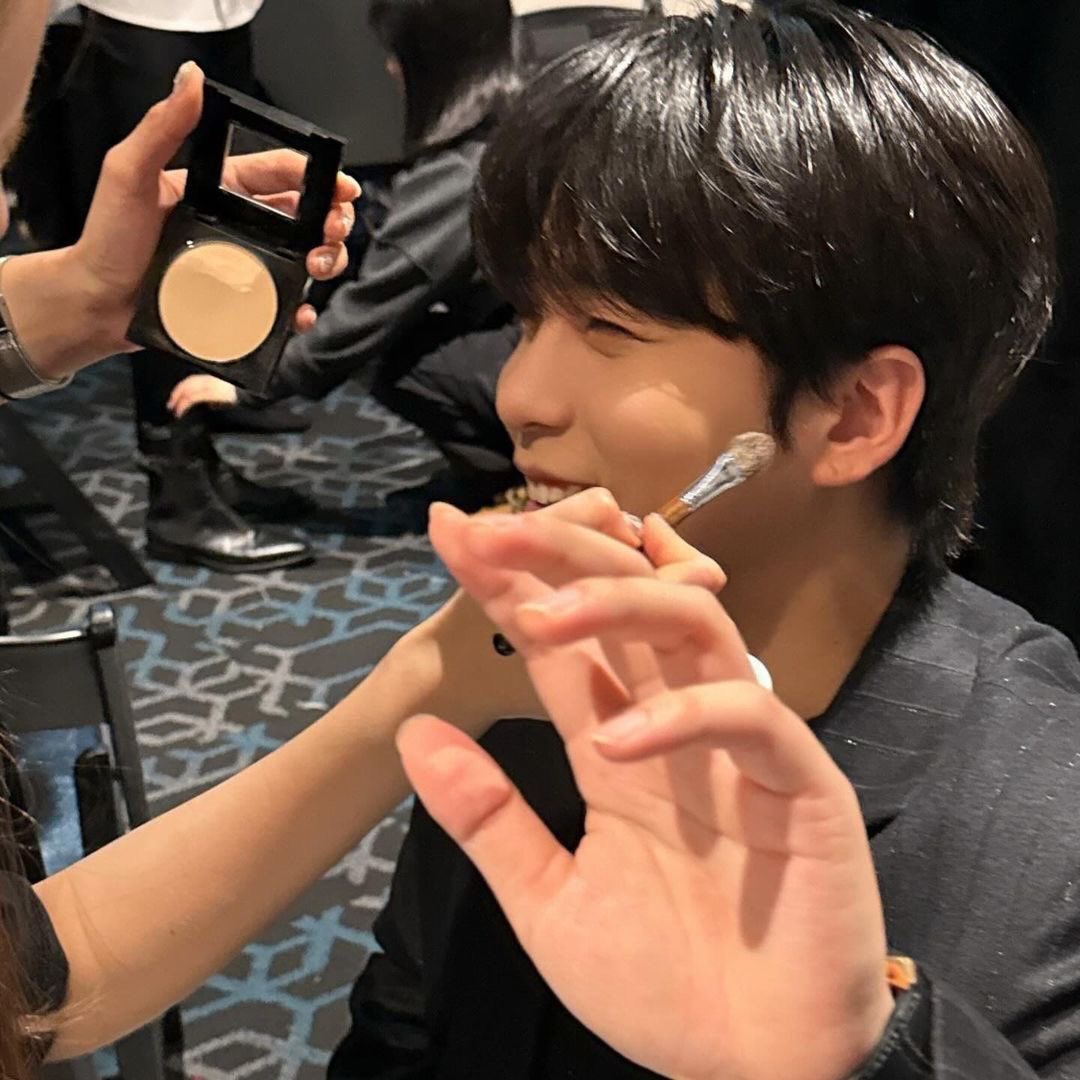 jonghoping's tweet photo. 😔🫳🫳 https://t.co/m39Y79AB21