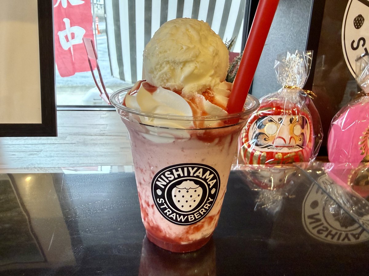 manabooooon95's tweet photo. 西山いちご園へ行ってきた🎶
今回は定番全部のせ！
美味かったぁ😋

#いちご #スムージー #榛名 #高崎 https://t.co/dpOG58TS66