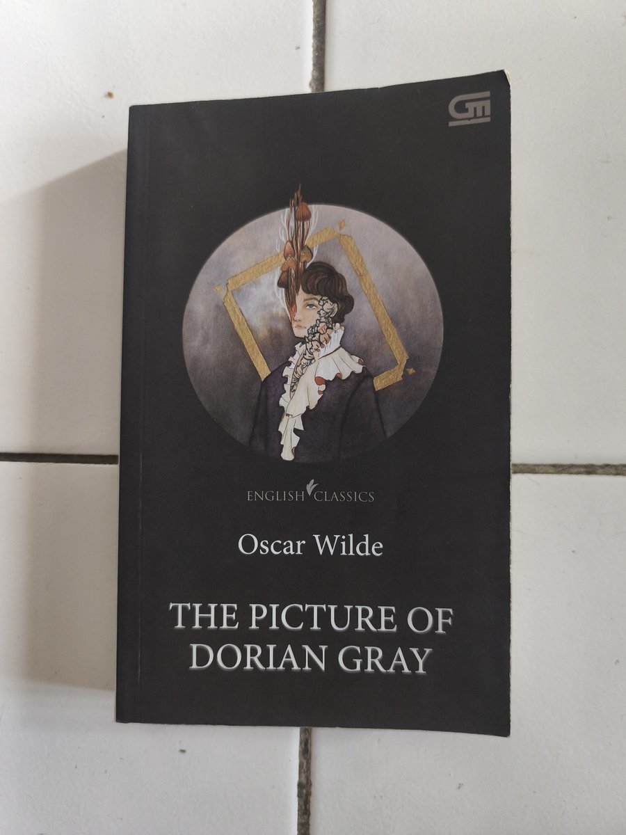hi_rono_'s tweet photo. Steve Jobs - Walter Isaacson (60k) 
The invisible man masih sealed (25k) 
The picture of Dorian Gray (25k) 
All the bright places (30k) https://t.co/y07hm6afuN