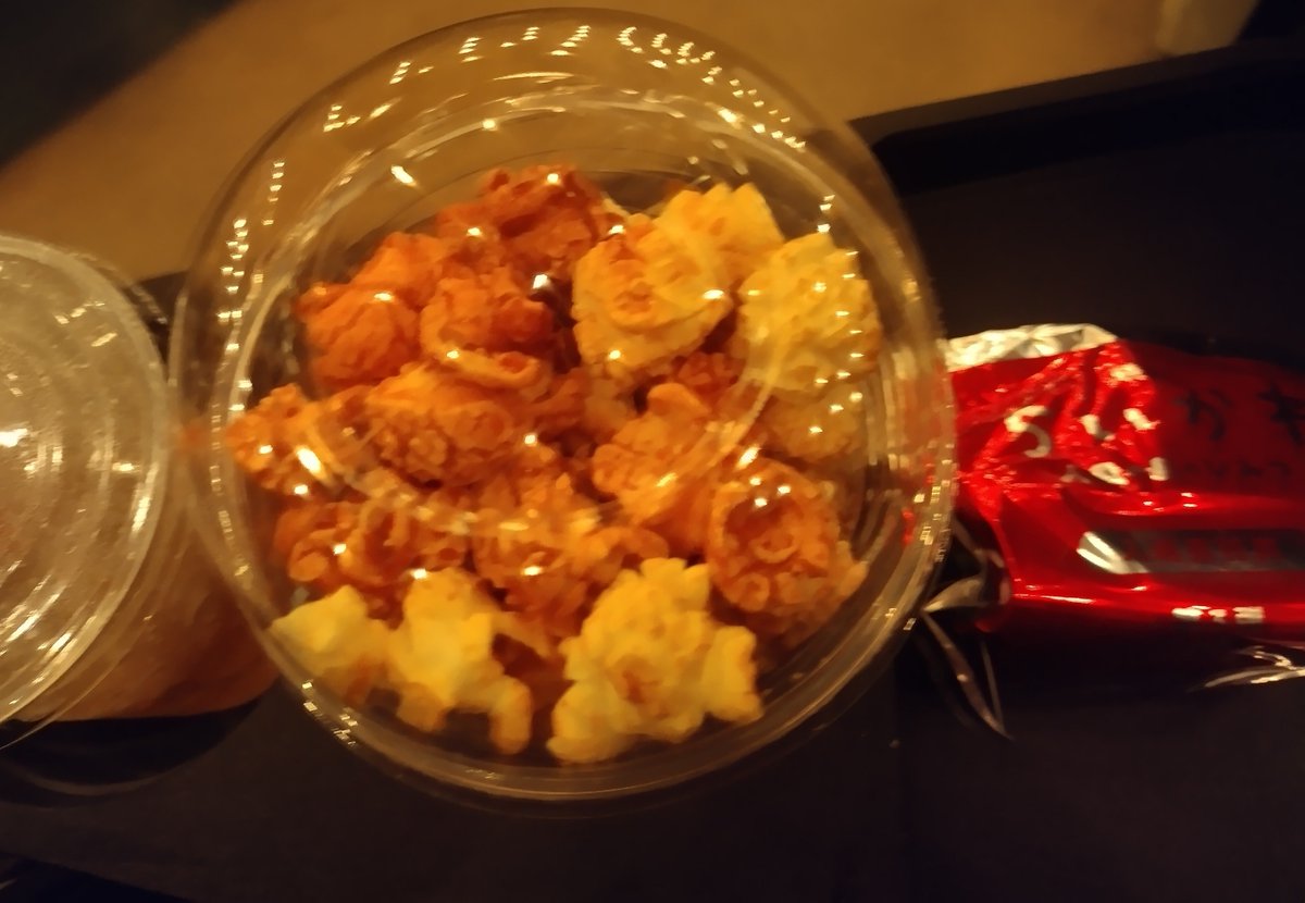 5Utanuki's tweet photo. ちいかわみてきた😇
このために昨日頑張ったまである

サスペンスホラーを可愛さで包んでましたね
周囲のお子様たちも大変静かでした😅
不幸な事故と復讐の連鎖でオットーさんは大絶賛でした🤣
久しぶりにキャラメルポップコーン食べた😋 https://t.co/WaYHDTDiIe