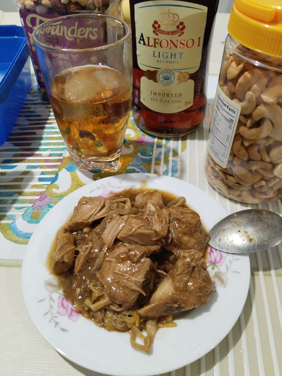 Lenz0819's tweet photo. Pulutan Upgraded! π»π₯
And just like thatβ¦ it became LECHON PAKSIW! π€€π₯π»π₯
Cheers to making leftovers taste even better! π
#LechonPakSiw #PulutanGoals #FoodTrip #LeftoverUpgrade #MasMasarap #KainTayo #Cheers ππ₯π»π₯ https://t.co/it5ugznDih