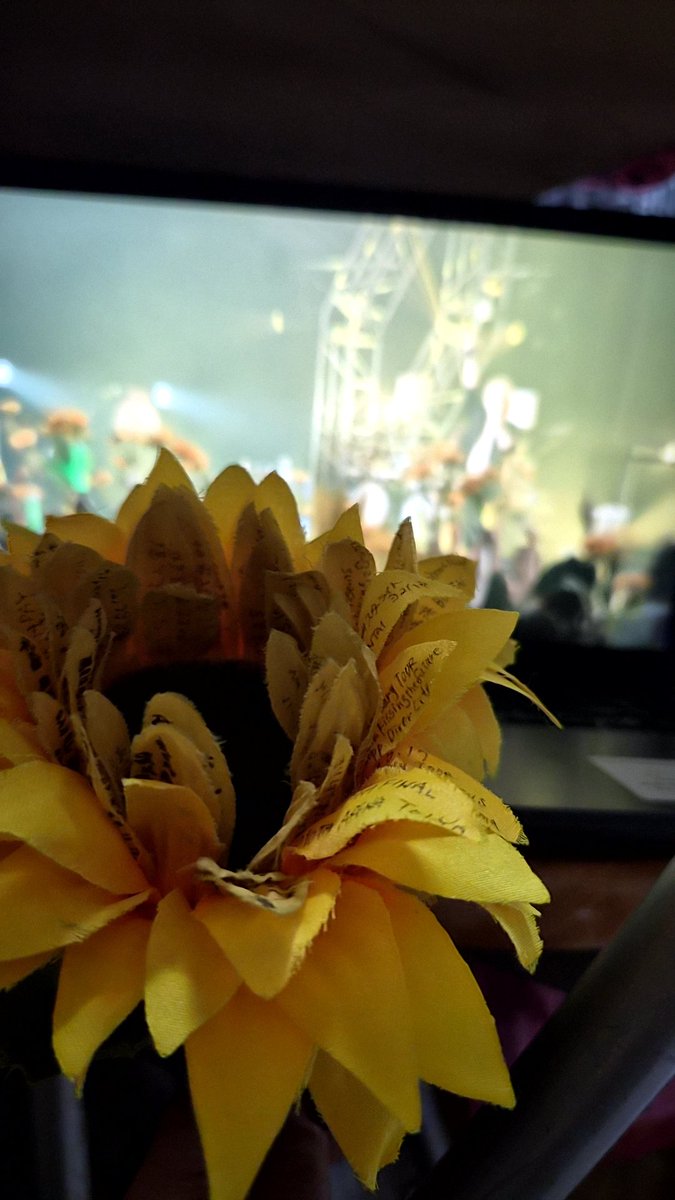 nimi323's tweet photo. 遠くからひまわり🌻 https://t.co/yXemIeeEAL