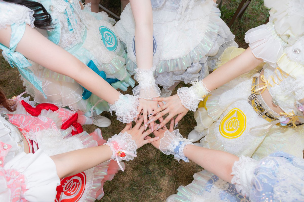 mirafan_info's tweet photo. ＼ドラゴンクイーンズフェスティバル🐉／

めっちゃ暑くてめっちゃ楽しかった‼️
この5人でのラストライブ🎤

最高の思い出をありがとう♡

#ミラファン https://t.co/a1DZcBhpsQ