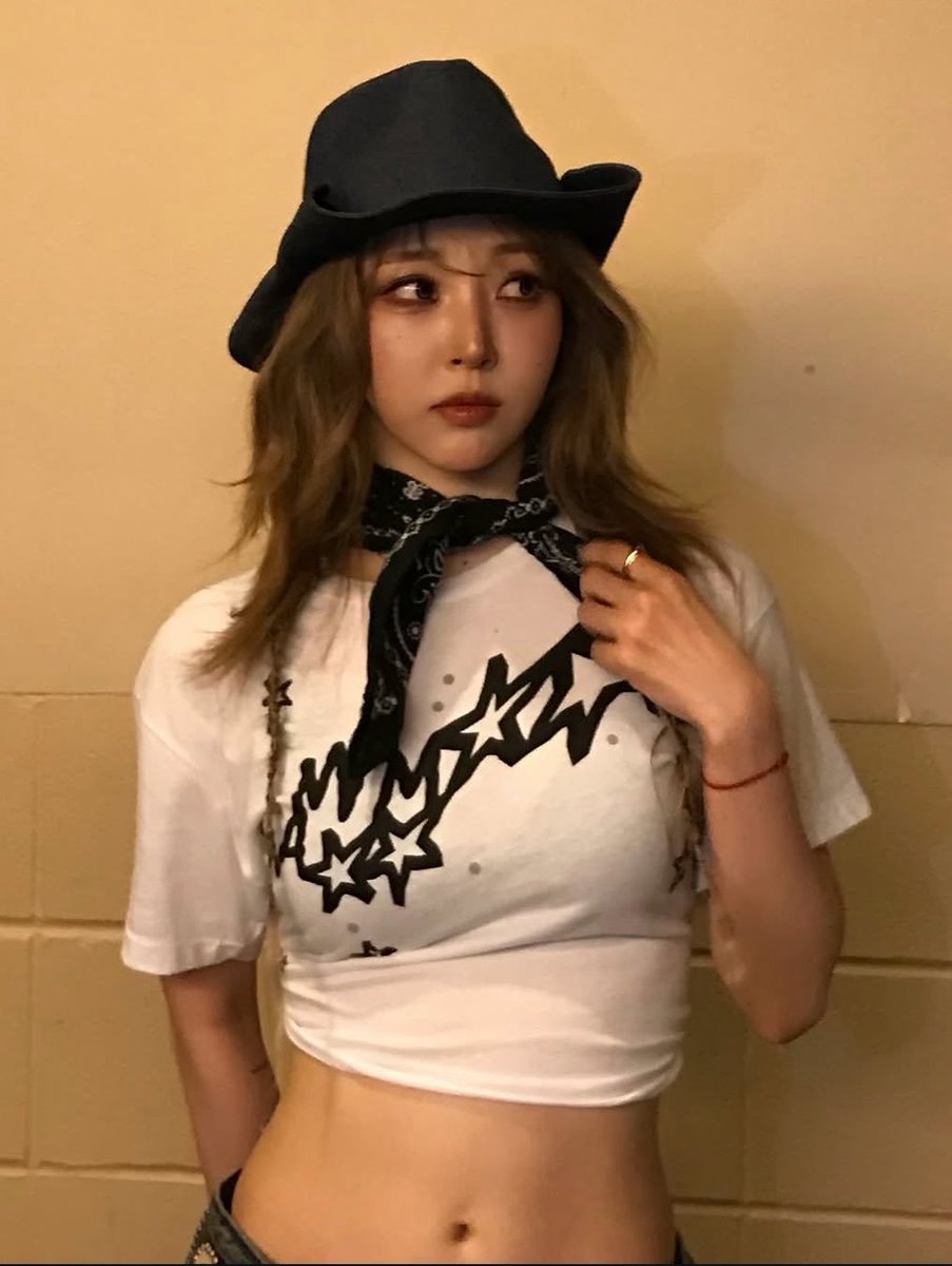 byulyibang's tweet photo. i wake up. i see byul. i smile https://t.co/M5e6jm68i3