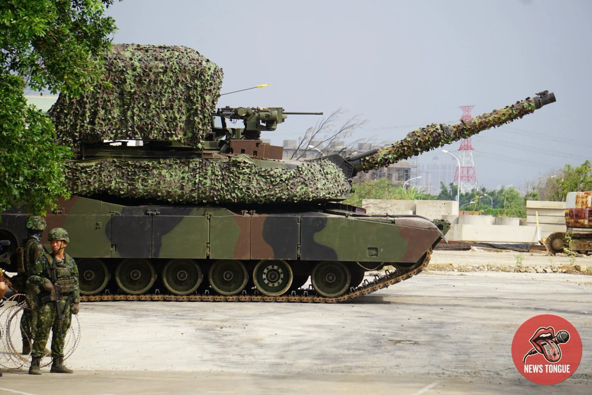 Drone_Wars_'s tweet photo. Taiwanese M1A2T Abrams tanks equipped with anti-drone cages during the Han Kuang 42 exercises, which practiced a scenario involving the defense of Taipei's capital airport against a potential PRC airborne assault similar to the operation at Hostomel.
#Taiwan #M1Abrams #Tanks #Taipei
