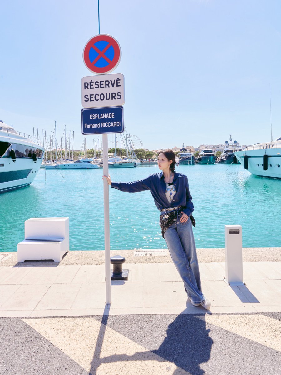 Antiqueclouds's tweet photo. 260822 #WangYuwen's studio (4/5),
Strolls through a seaside town, France stop 🔚 @/王玉雯Uvin #EarthSuperFresh #EarthSuperFresh2 https://t.co/VJbEJiDwxj