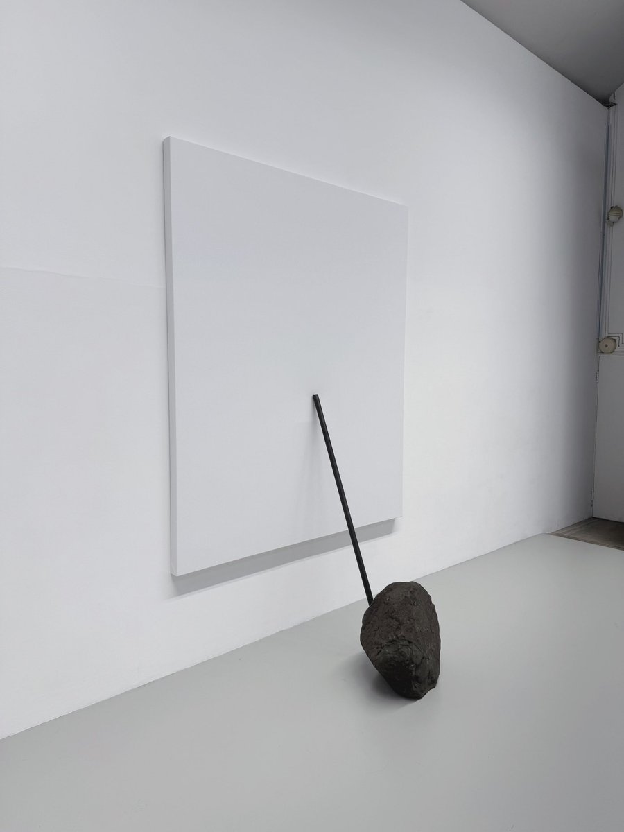 hana_v_bts_army's tweet photo. #RMxSFMOMA でも展示される
李禹煥（リ・ウファン）さんの個展
「Work on Paper / Sculpture」へ

ドローイングも展示されていて
デザイン性あるリズミカルな描き方に、きっと李さんも狩野派好きだろうなぁ…と毎回勝手に馳せてる

久しぶりの谷中も風情があって素敵だった
気になっている方は是非 https://t.co/aEYW75DVVJ