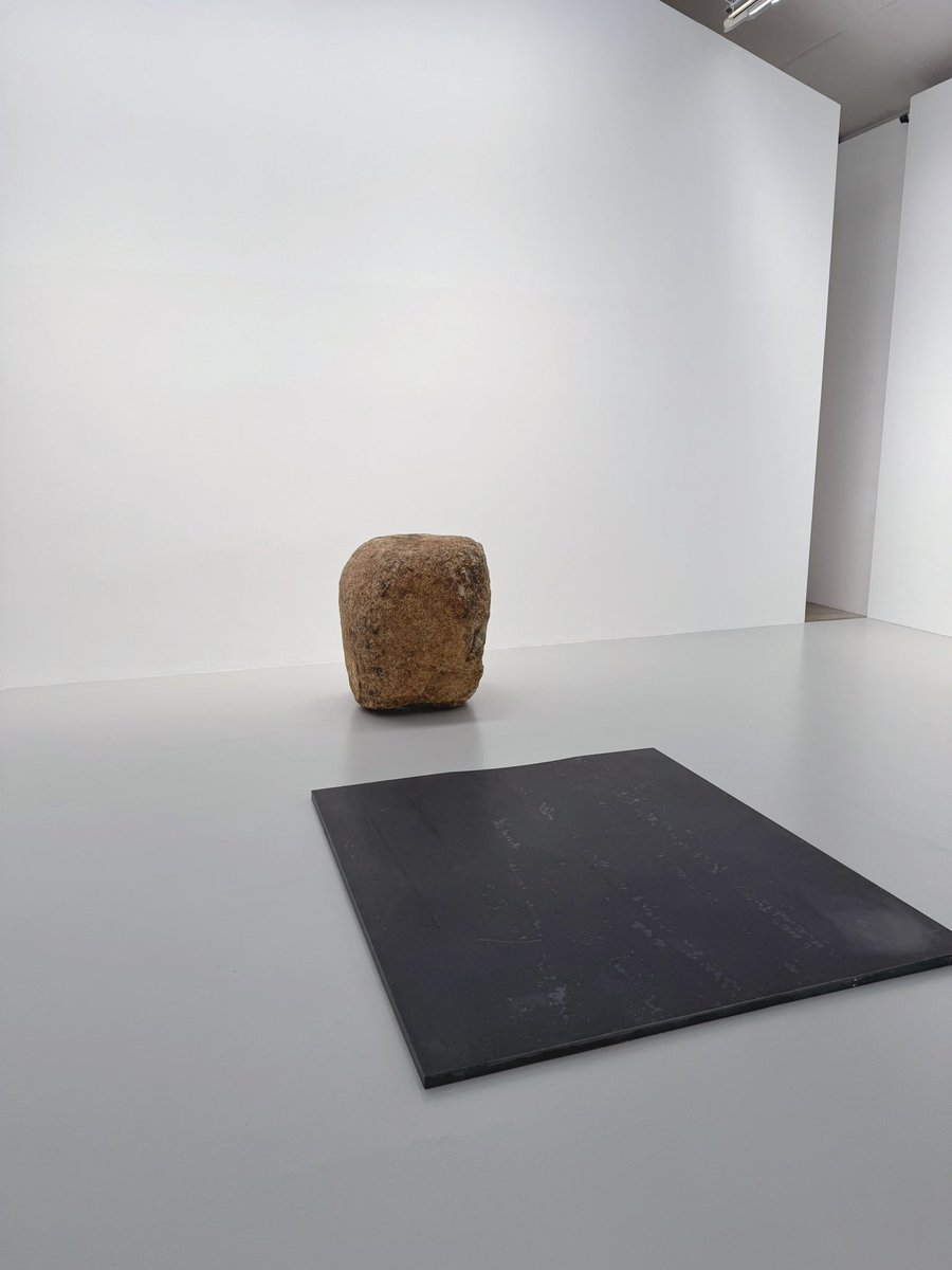 hana_v_bts_army's tweet photo. #RMxSFMOMA でも展示される
李禹煥（リ・ウファン）さんの個展
「Work on Paper / Sculpture」へ

ドローイングも展示されていて
デザイン性あるリズミカルな描き方に、きっと李さんも狩野派好きだろうなぁ…と毎回勝手に馳せてる

久しぶりの谷中も風情があって素敵だった
気になっている方は是非 https://t.co/aEYW75DVVJ