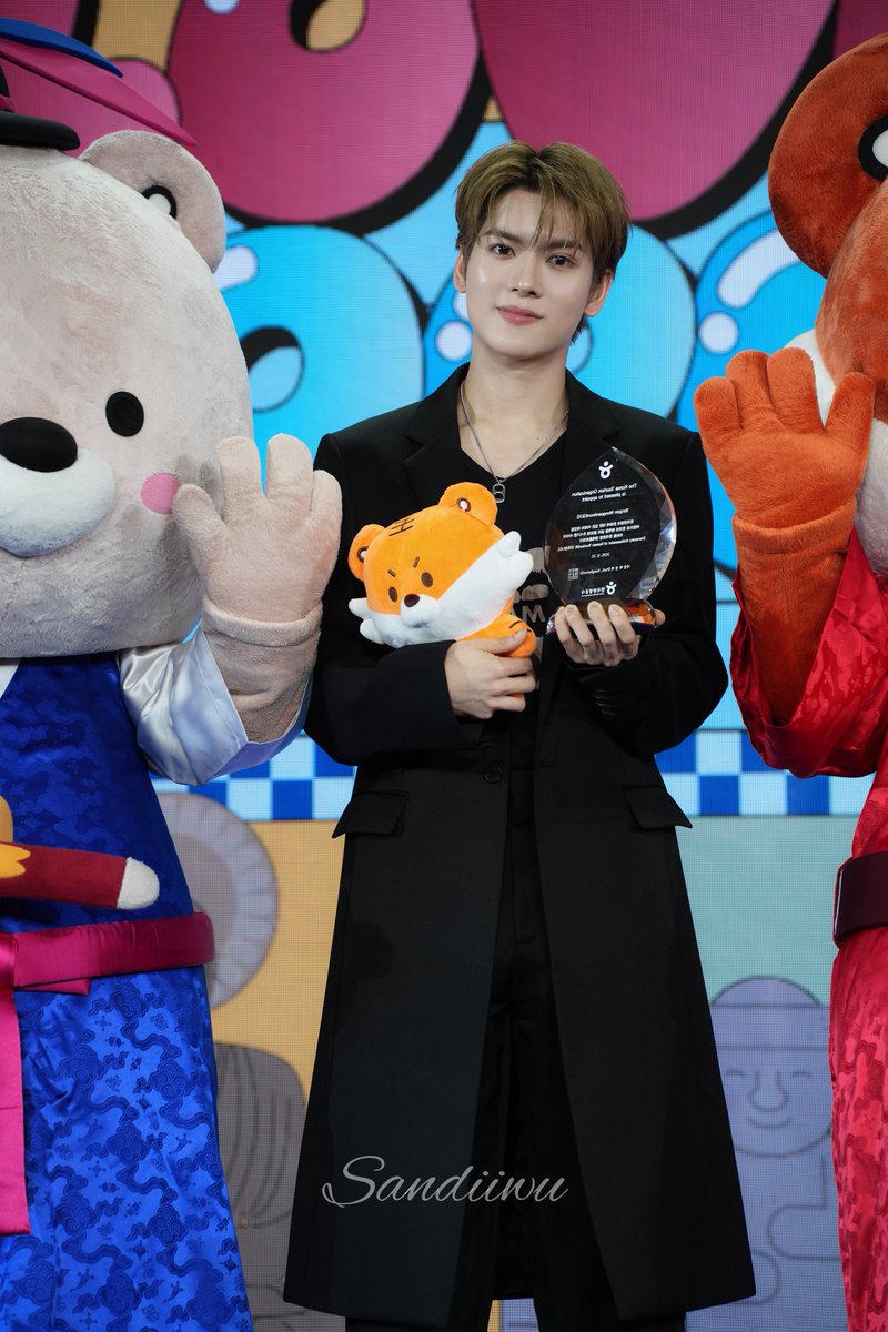 sandiiwu's tweet photo. Congratulations to  Yongsin Wongpanitnont as the “Honorary Ambassador of Korean Tourism” 

#YORCH https://t.co/VPEqj66ygD