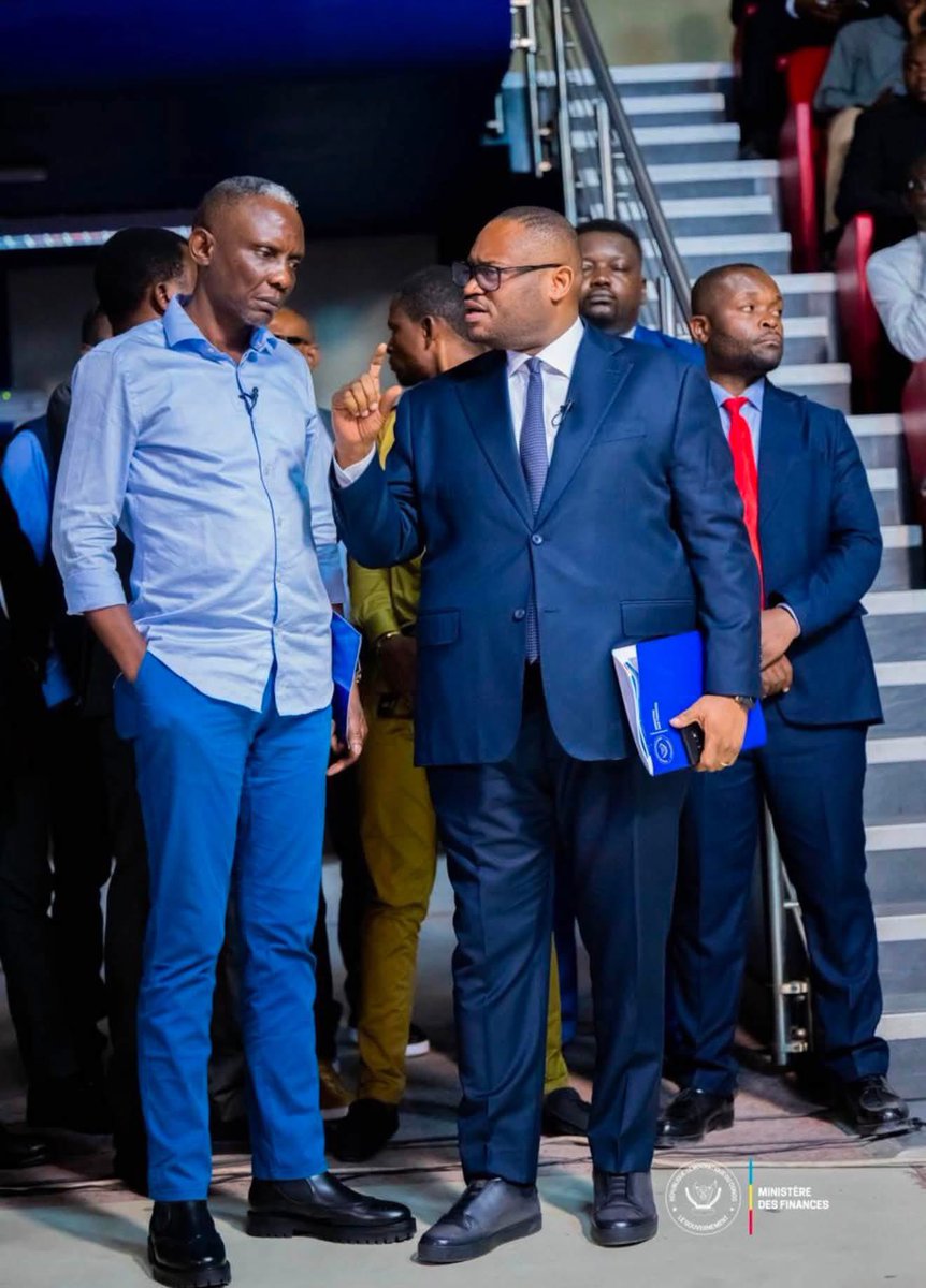 KankuSipamba's tweet photo. 🇨🇩 REDEVABILITÉ & EUROBOND : AGIR, RENDRE COMPTE ET TRANSFORMER

Bientôt sur vos écrans, un échange de fond autour de l’action gouvernementale, sous l’impulsion de Son Excellence Félix Antoine Tshisekedi Tshilombo, Président de la République, et de Son Excellence Madame Judith Suminwa Tuluka, Première Ministre et Cheffe du Gouvernement.

Aux côtés de Son Excellence Doudou Fwamba @LikundeR Li-Botayi, Ministre des Finances, et de Son Excellence @Johnbanzalunda Lunda, Ministre des Infrastructures et Travaux publics, le journaliste Wille Kalengayi et Madame Élise Odia abordent les grandes questions liées à la redevabilité, aux réalisations, aux perspectives et à la mobilisation des financements pour accélérer la transformation de la RDC.

Avec l’Eurobond, une ambition claire : mobiliser des ressources responsables pour financer les infrastructures, soutenir la croissance et bâtir une économie congolaise plus forte.

Financer aujourd’hui, transformer la RDC de demain. 🇨🇩

📺 Bientôt sur vos écrans. Restez connectés !