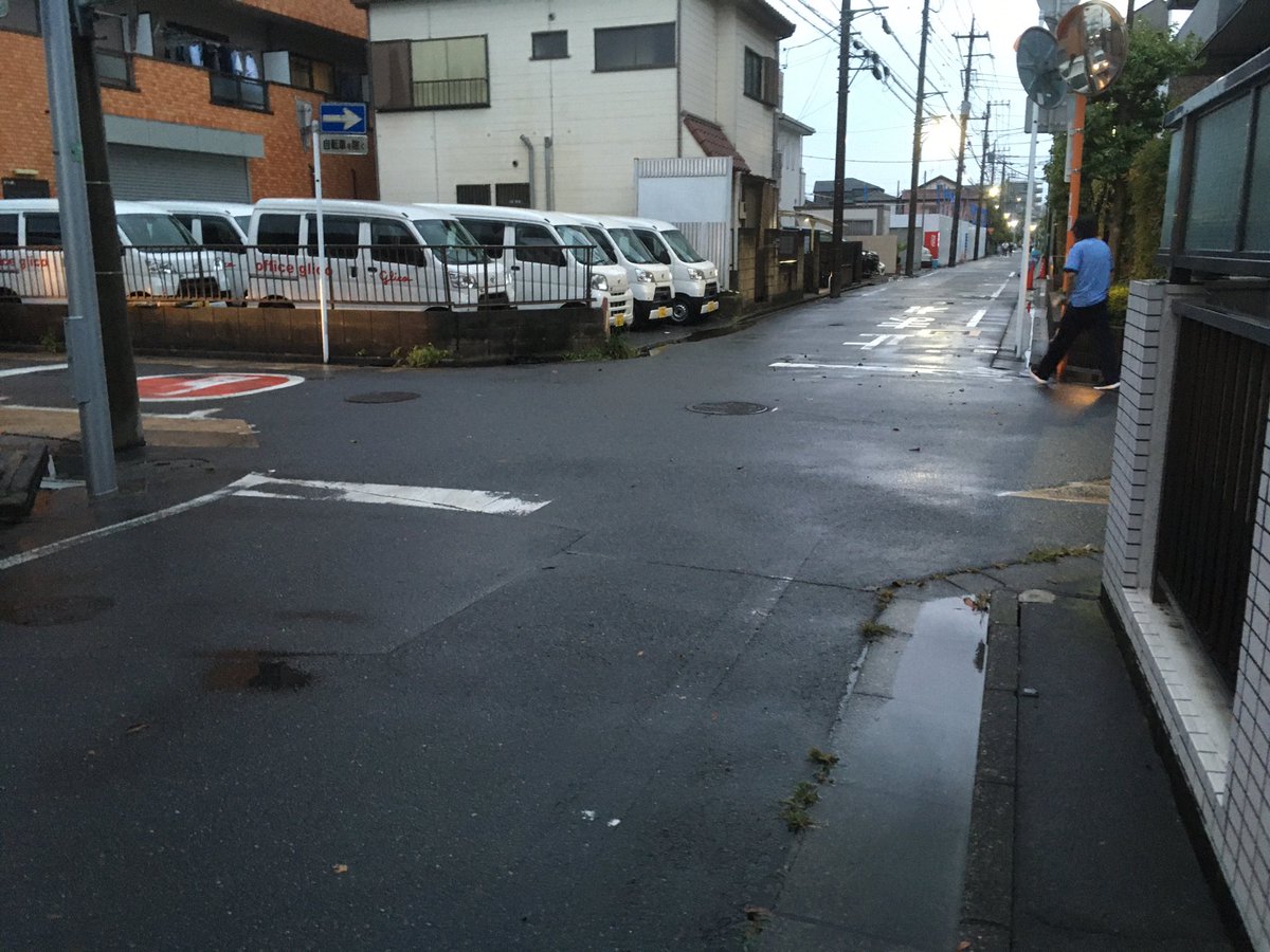 harehi58ko's tweet photo. 夕方6時10分　排水完了したみたい。下水の逆流も床上浸水もさけられた。
とりあえず、よかった。 https://t.co/HXKcEVx3e5