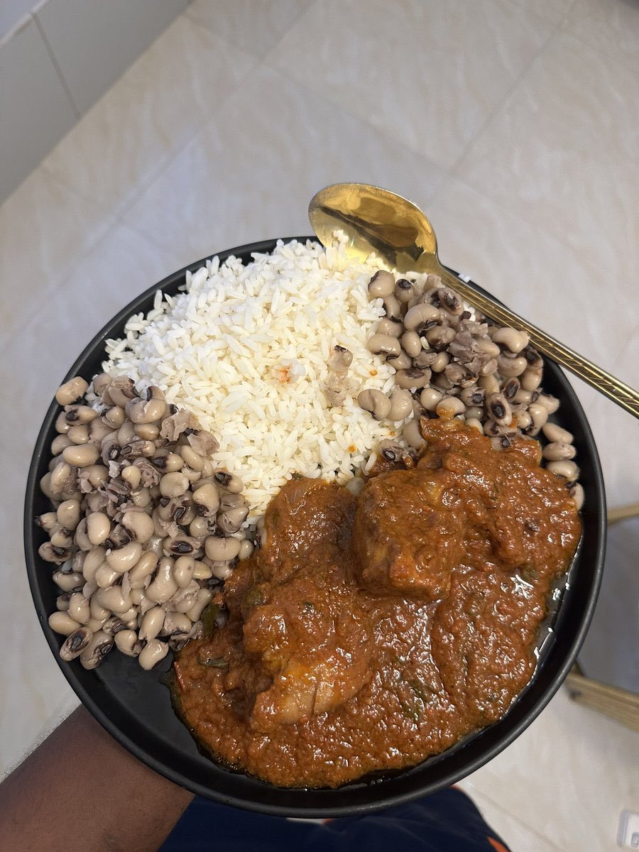 AndyjnrUmaru's tweet photo. Can we all agree that, Rice and Beans with stew is the Greatest meal of all time? https://t.co/GVIFR6md3Y