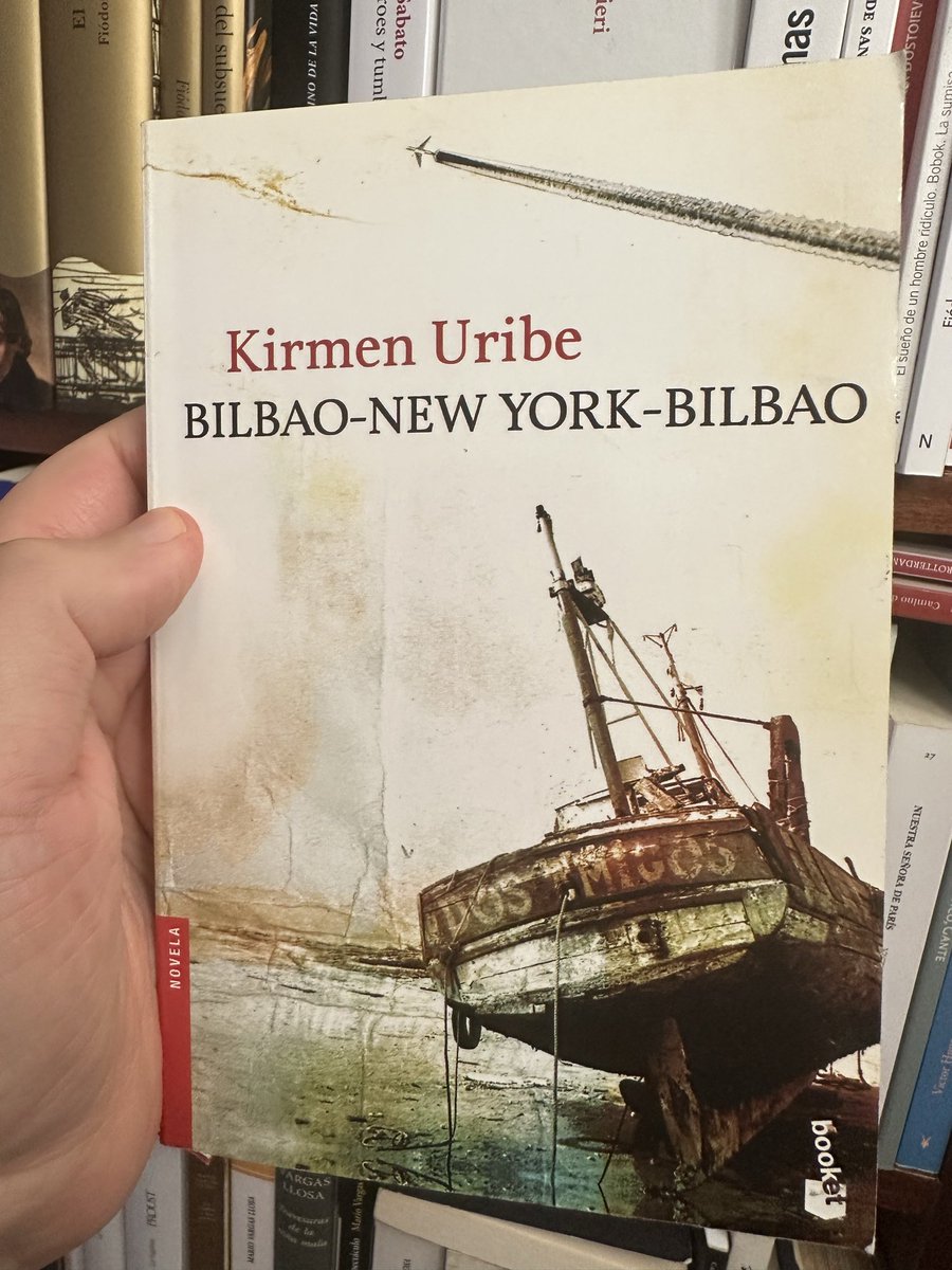 julioBG32's tweet photo. “Los vascos siempre hemos pensado que la nuestra es una tradición literaria menor. Y es verdad, si comenzamos por contar el número de libros publicados en euskera, que no son demasiados. Nuestra literatura apenas ha ejercido influencia en otras literaturas, y no hemos creado una obra capaz de convertirse en referente universal, a pesar de gozar de una rica y antiquísima tradición oral��.
