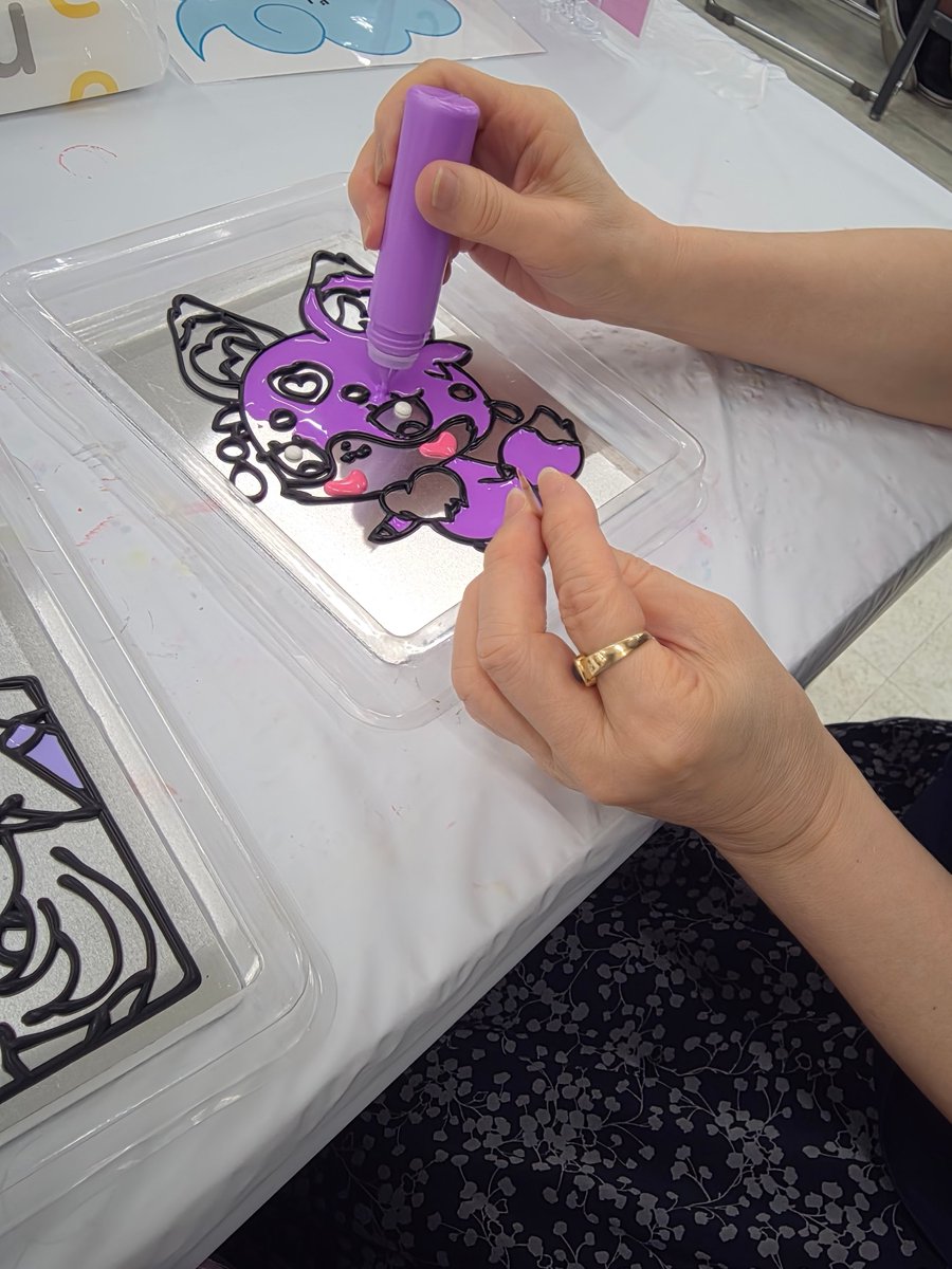 naobou_official's tweet photo. 『#名探偵プリキュア！』

池袋で開催中のイベント！
この間作ったぺたぺた焼き、マシュタンは母が手掛けてくれました💜
私はぷっくりした仕上がりにしたいと思っていたら液が決壊しちゃって……！アルカナシャドウーーー！🥲
みんなお気をつけて！（笑）
明日のオンエアもご覧ください！（東山奈央） https://t.co/dHxmbH0kbe