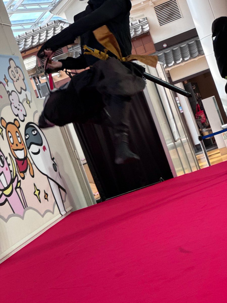 aichi_ninja's tweet photo. 毎月二十二日は #セントレア忍者の日 じゃ。

#サムライNINJA空港 へ出陣致したぞ。
此度は特に童たちが仰山おり、賑やかであった。

また皆に会えることを楽しみにしておる。

#服部半蔵忍者隊
#セントレア

さんぺー https://t.co/zJsUpwPtOj