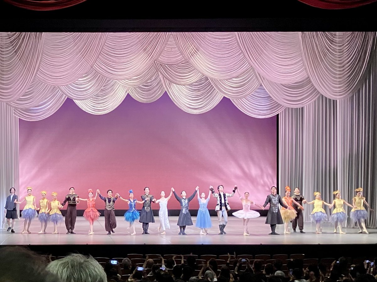 mike_miiko's tweet photo. 8/16「ESSENCE-その先へ。Ballet Gala」を観に上田へ。よくあるPDD集ではなく、ほぼ全てが宝満さんの作品という構成。音楽センスがよく、叙情的なものからコミカルなものまで多彩な作品を楽しめてすごく面白かった。豪華な出演ダンサー目当てでしたが、よい公演で大満足。遠征した甲斐がありました。 https://t.co/GI2ihyM3xY