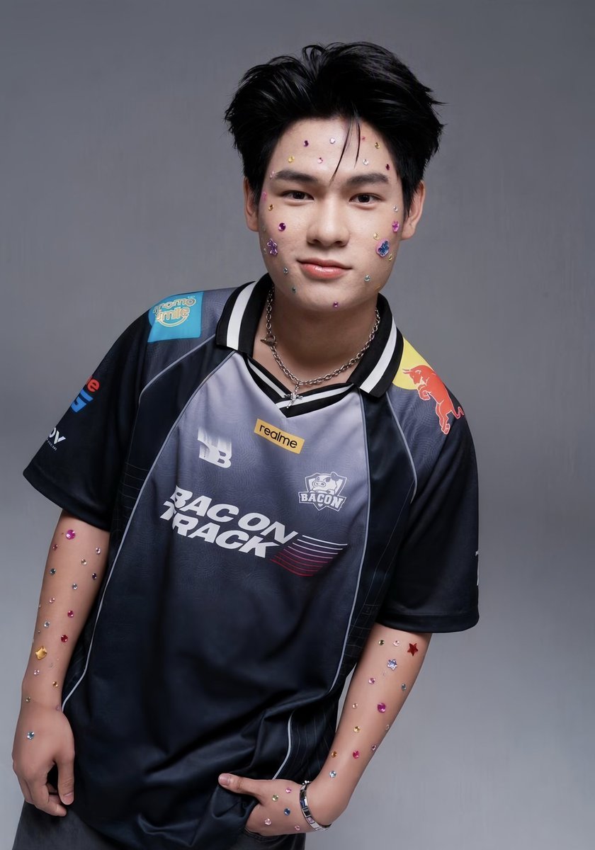 bacontimes's tweet photo. หนุ่ม BAC Bedazzled Everything 🐷💎
.
เสื้อเจอร์ซีย์รุ่นใหม่วางขายแล้ววันนี้
.
#ทีมBaconTime #BACdiwa
#Ampverse #RPL2026Winter https://t.co/NuvP5APxOe