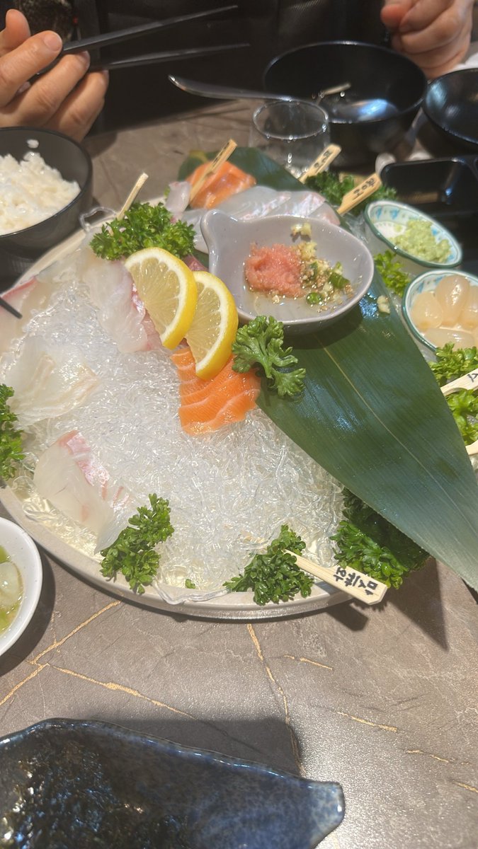 LucifelShiningL's tweet photo. もぐもぐ。美味しい。 https://t.co/oP0tUCqOyD